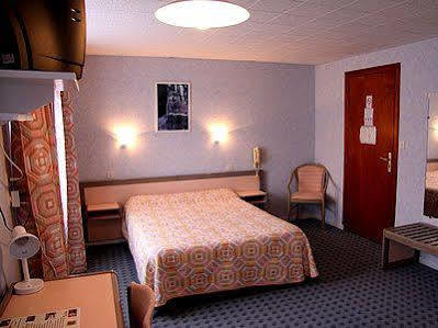 Les Chemins Francis - Modern Hotel Bagnols-les-Bains エクステリア 写真