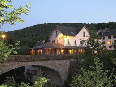 Les Chemins Francis - Modern Hotel Bagnols-les-Bains エクステリア 写真
